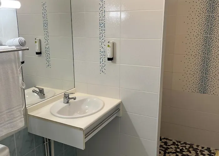 Logis L'authentique Restaurant Hotel Annesse-et-Beaulieu